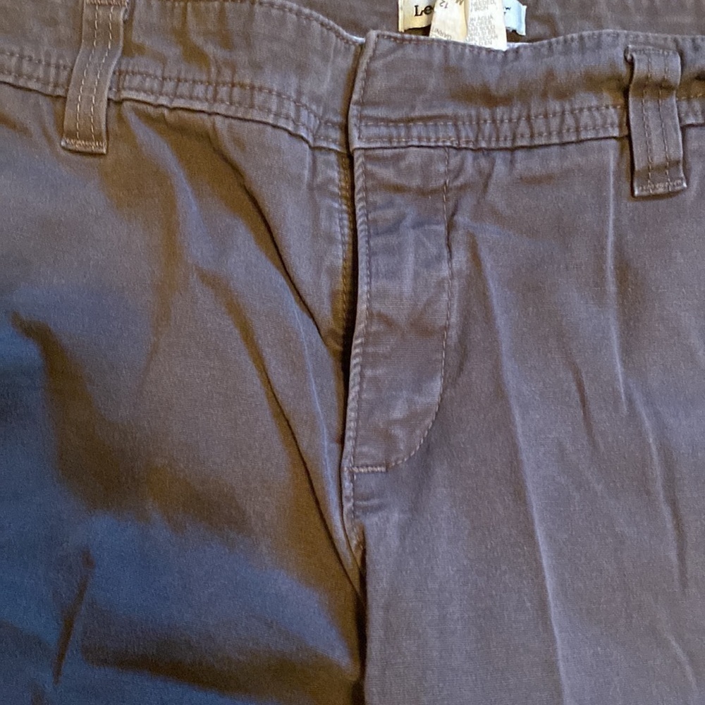 Lee capris brown front & back pockets rise is just below waist size 12 - Picture 3 of 5